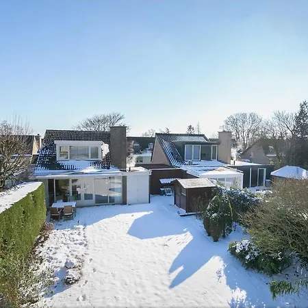 House 19 Relax Feriehus Warmond